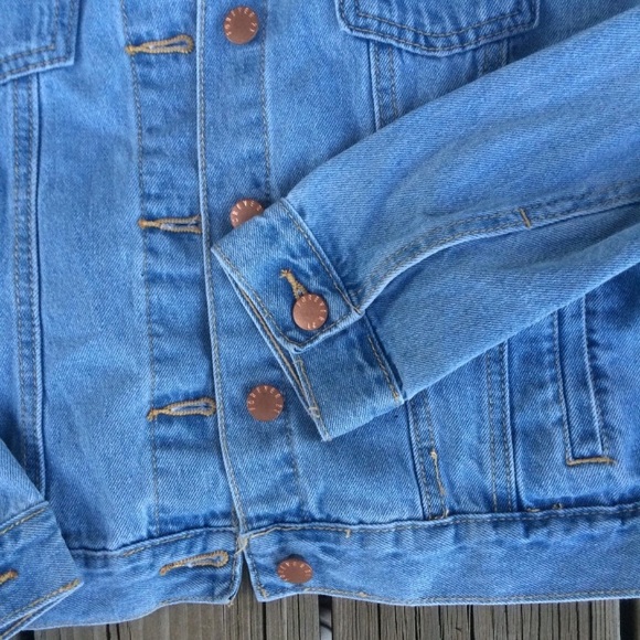 LIGHT WASH DENIM JACKET | F21 - Picture 4 of 4